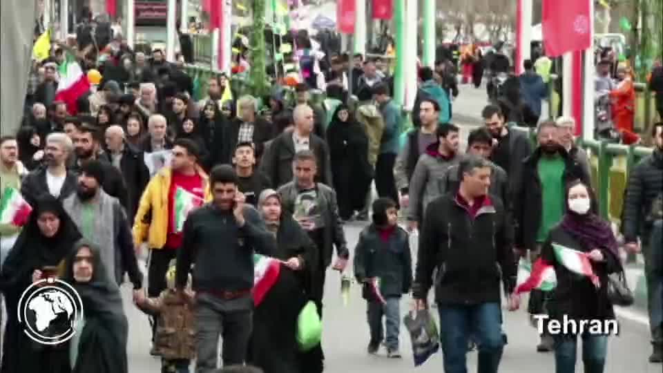 Iranpress: Iranians Across Country Rush in Streets to Mark 47th Islamic Revolution Victory