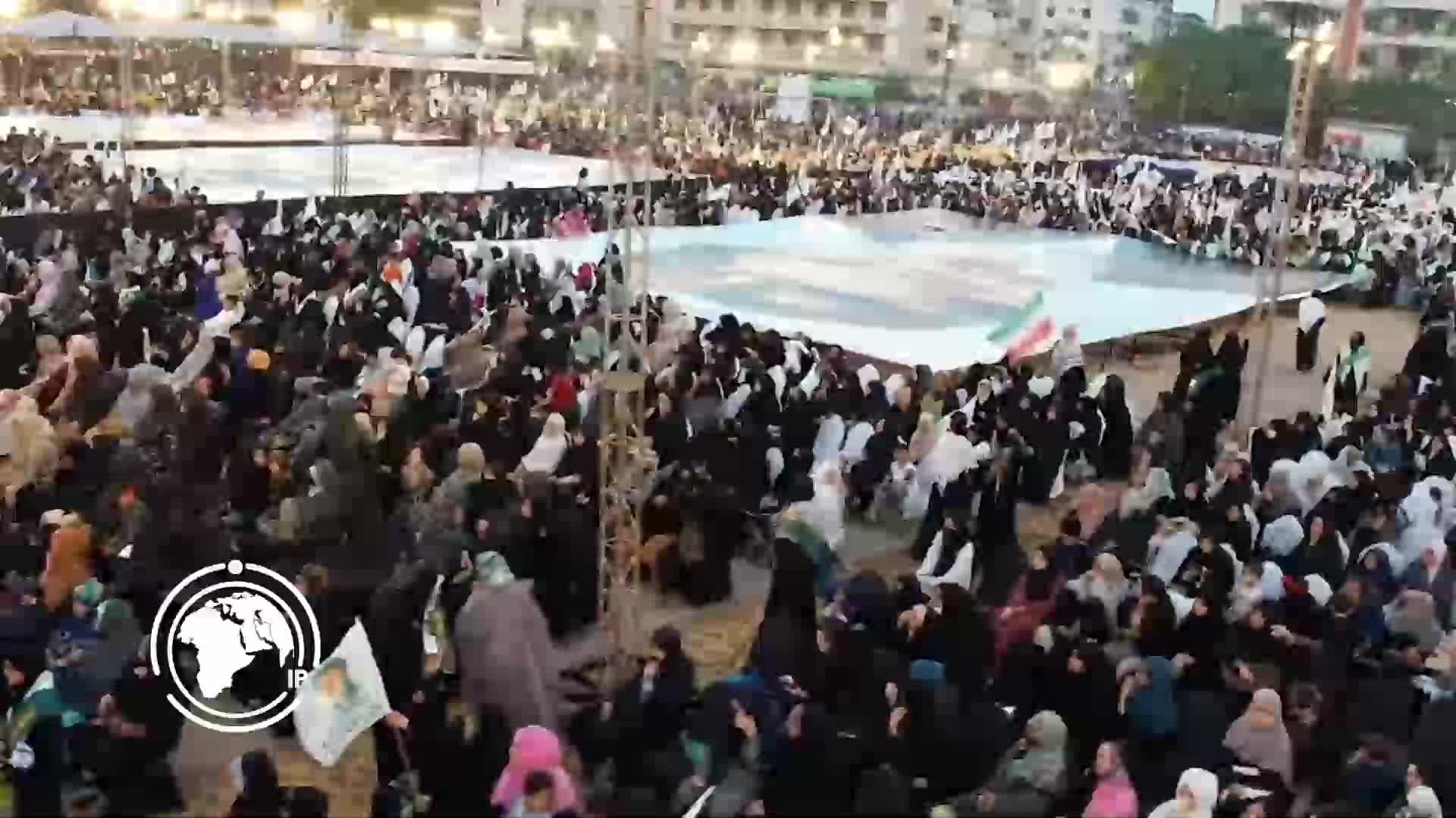Iranpress: Thousands in Karachi Commemorate Iran