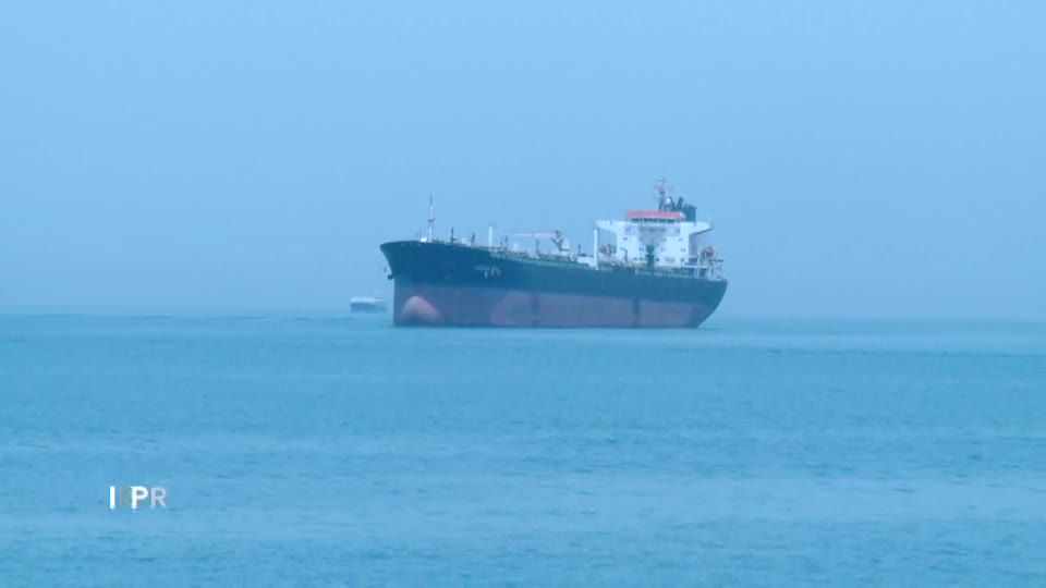 Iranpress: 33 Commercial Vessels Safely Transit Strait of Hormuz Under IRGC Naval Security