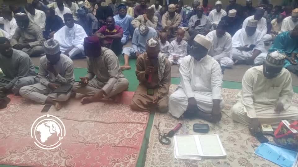 Iranpress: Nigerian Muslims Offer Prayer For Ayatollah Sayyed Mojtaba Khamenei