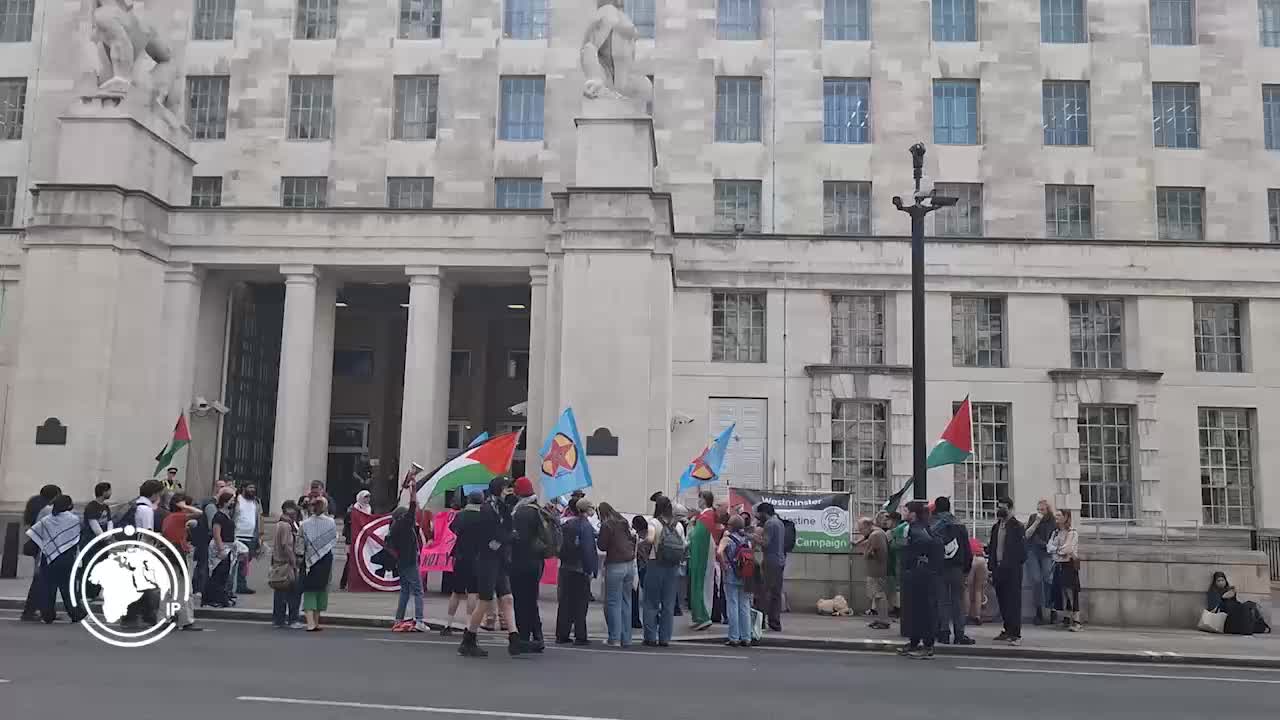 Iranpress: UK University Students Protest Over Militarization of Higher Education