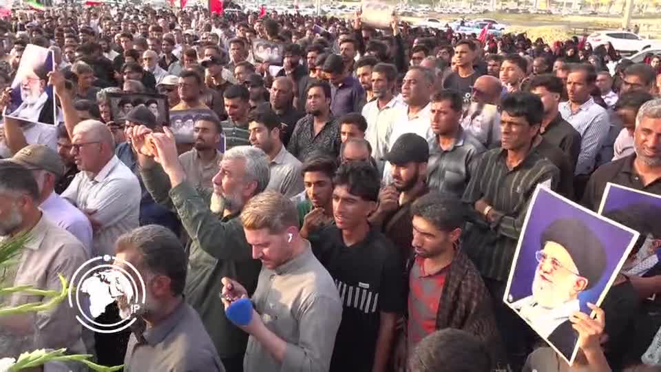 Iranpress: Funeral Held For U.S. Strike Victims In Hormozgan