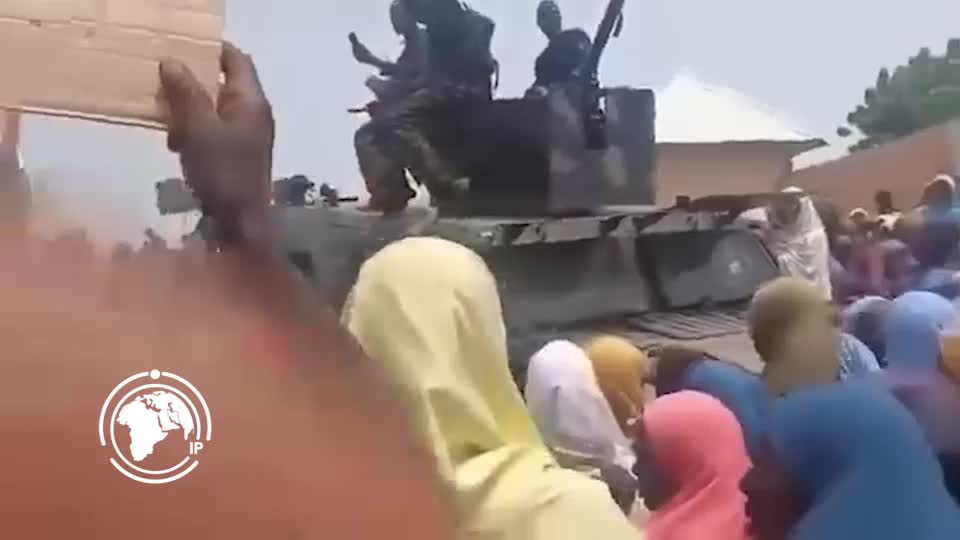 Iranpress: Nigerian Residents Block Military Convoy to Demand Protection From Terrorists