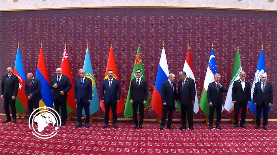 Iranpress: CIS Leaders Pose for a Commemorative Photo With Special Guest Pezeshkian