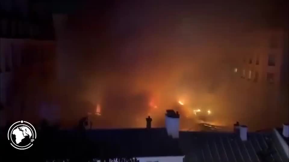 Iranpress: Fire Destroys Paris’s Oldest Covered Food Market