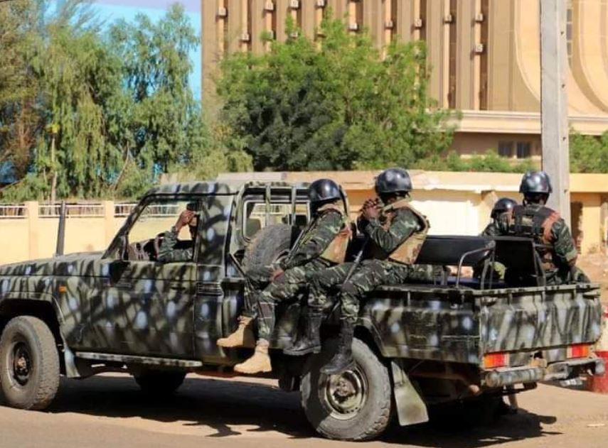 Soldiers surrounds state house in Niger capital Niamey.
